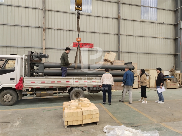 北斗機械冷炭機得到客戶認可,裝車發(fā)往濟源